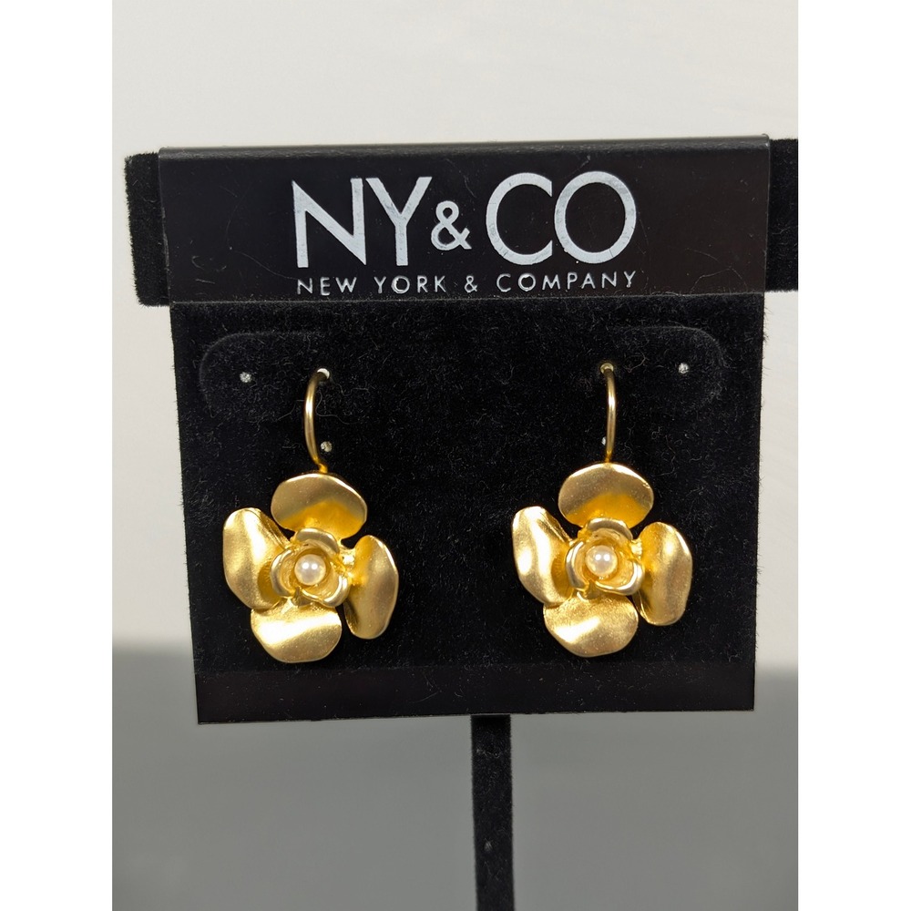 NY & Co Matte Gold Tone Flower Drop Earrings Faux Pearl Pierced‎ Hook Dangle